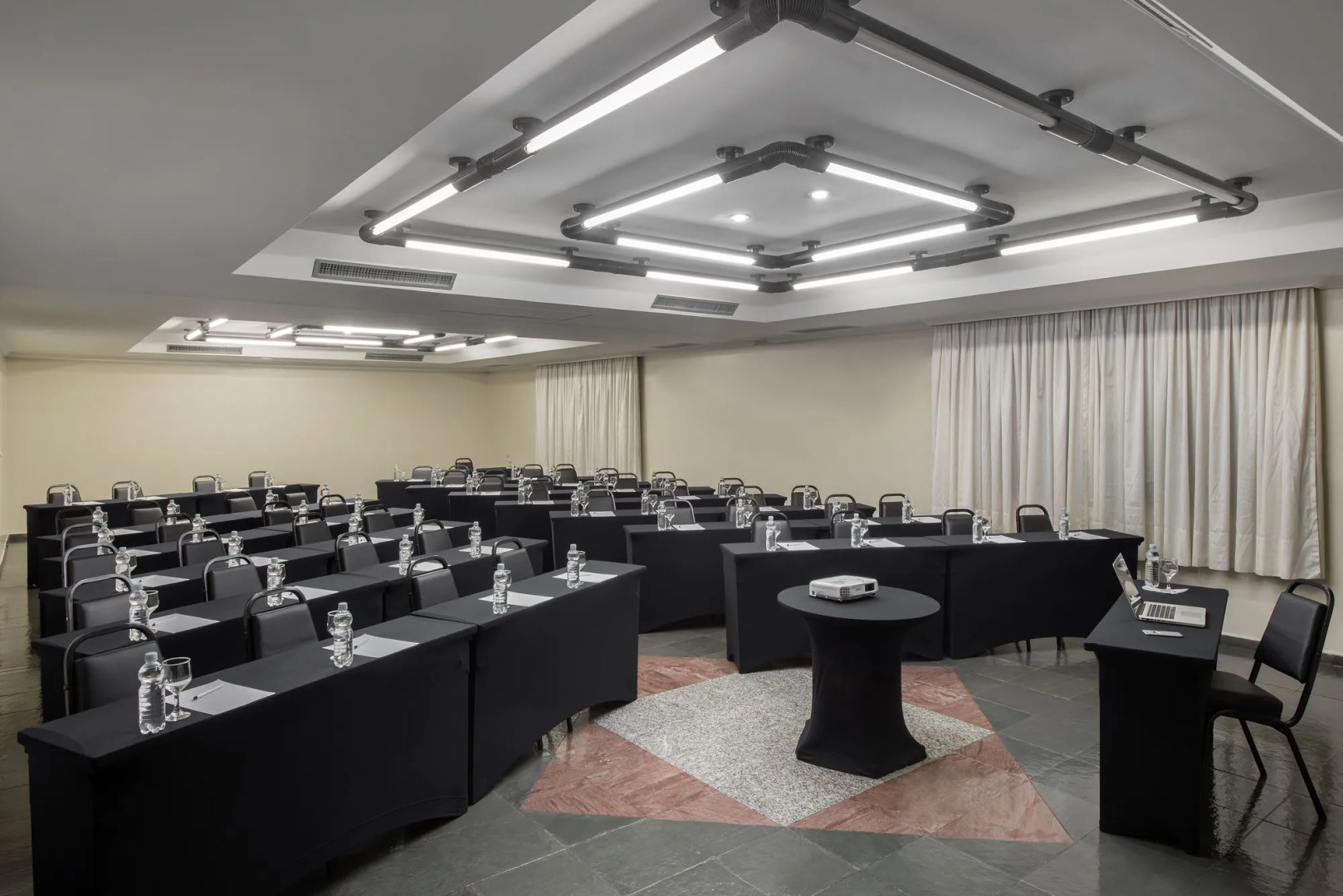 Hotel Nacional Distributed by Intercity