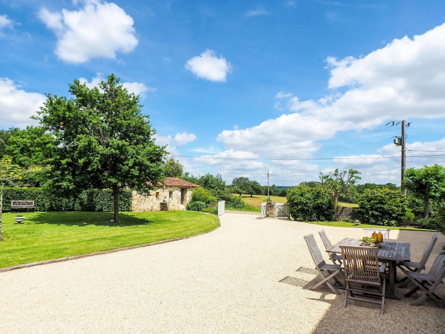 Attractive Holiday Home With Private Swimming Pool and Pool House in the Vendee