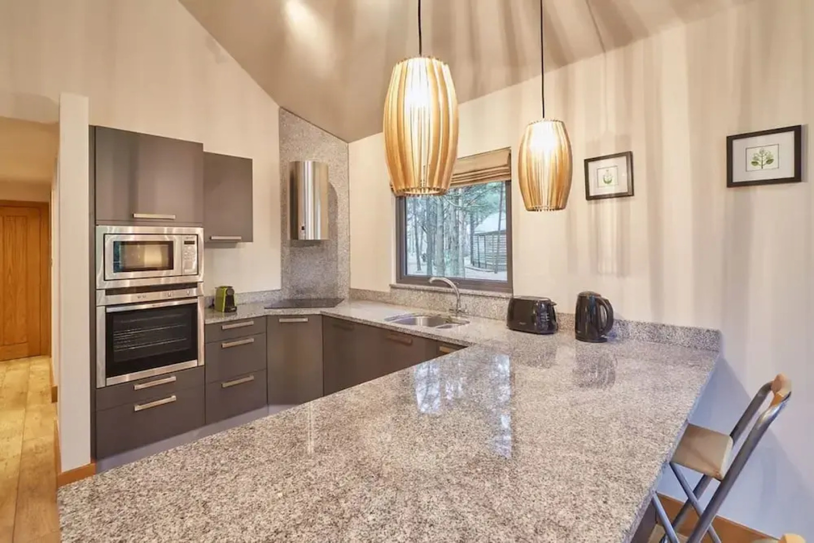 Host Stay Simon Howe Lodge