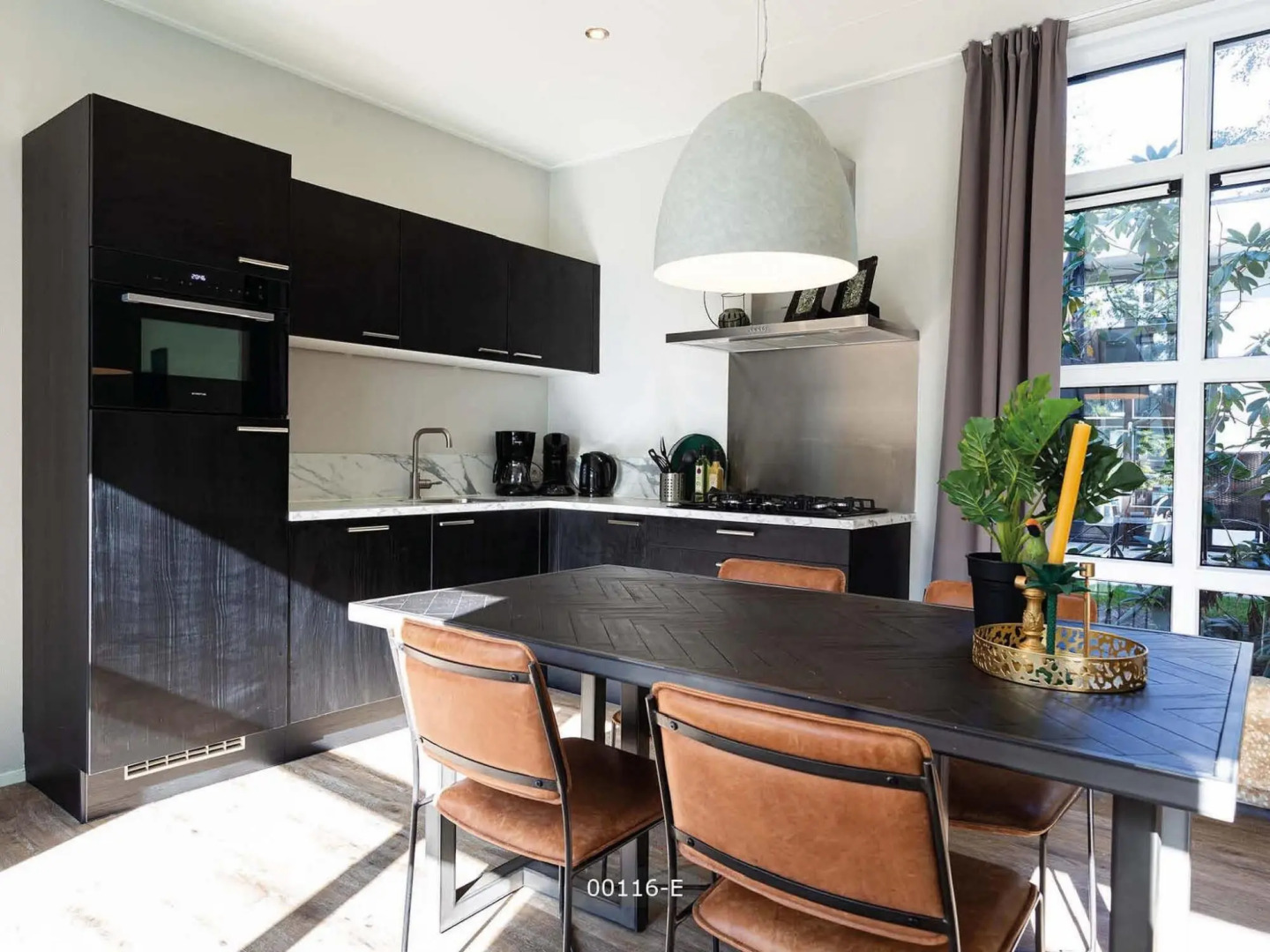 Detached, modern chalet with sauna and spa, in a holiday park, 8 km. from Hoorn