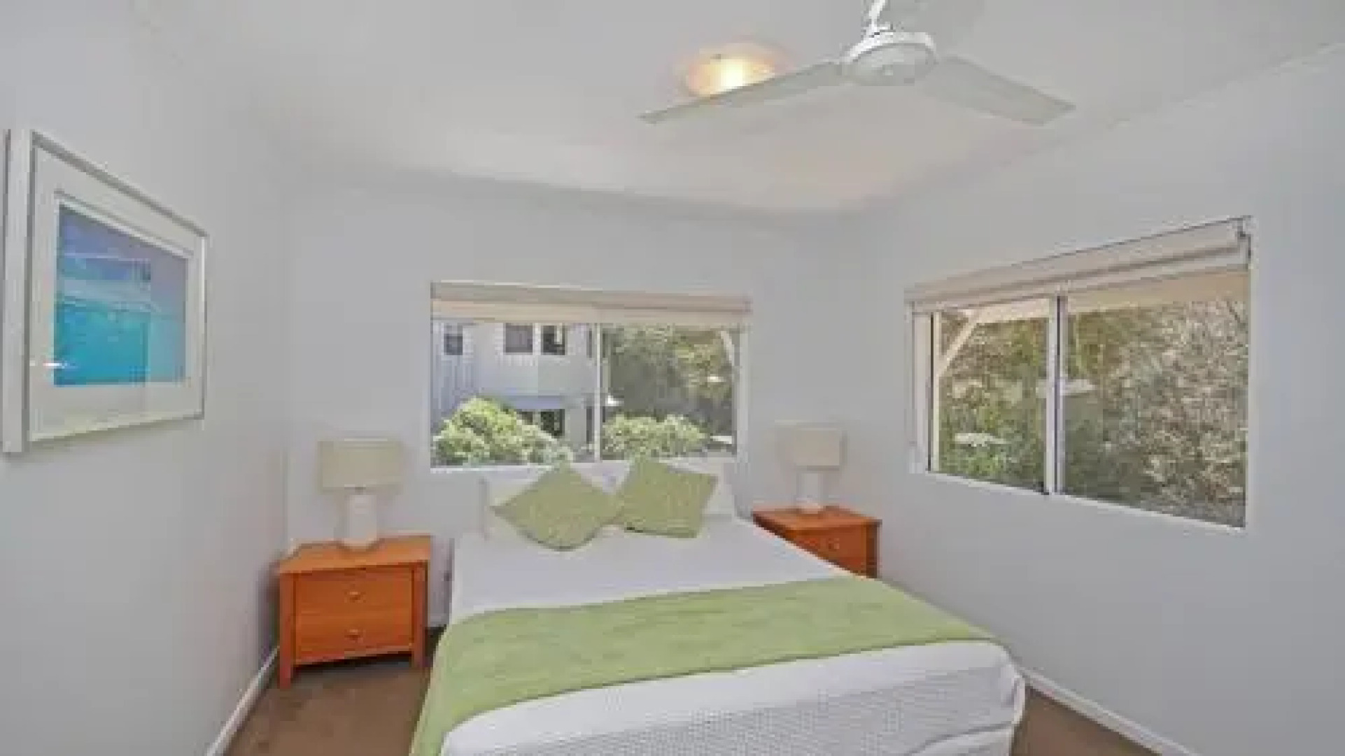 Unit 2, Beach Gallery, 9 Andrew Street Point Arkwright, 500 Bond, Linen Supplied