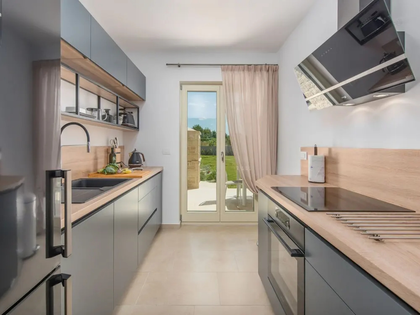 Holiday House  with private pool in a quiet location with garden and grill