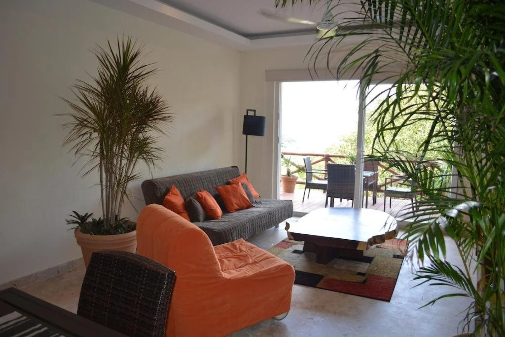 Pajaro de Fuego, Chelsea's Luxury Units