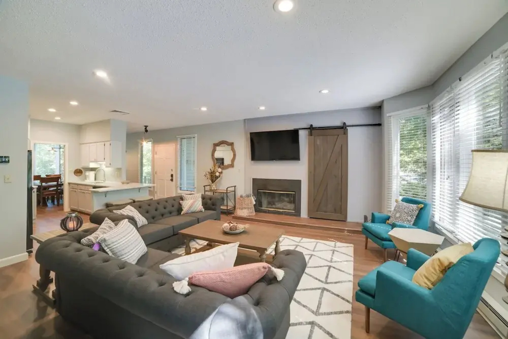 Lovely Condo w/ Deck, 1 Mi to Wintergreen Resort!