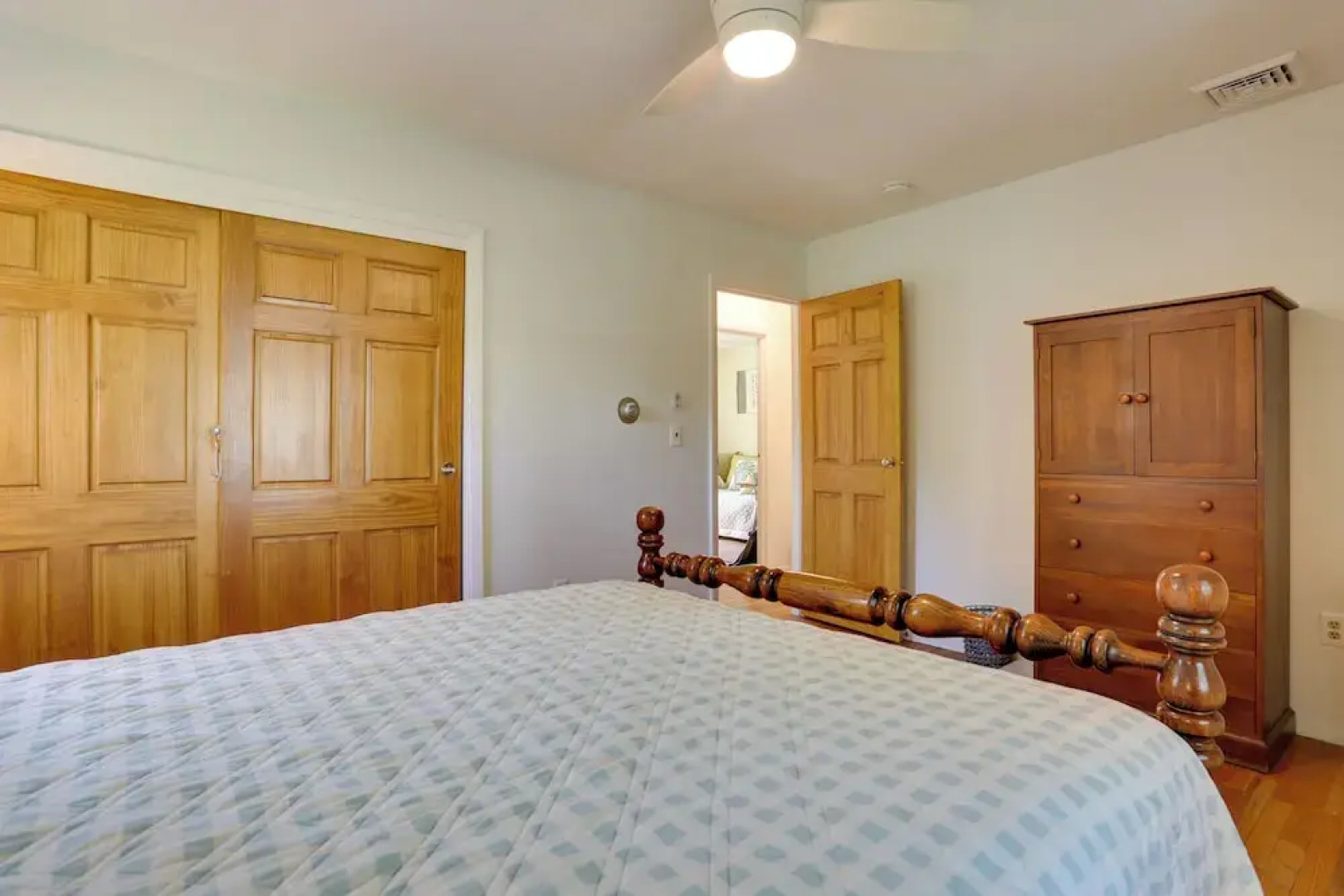 Woodstock Getaway w/ Hot Tub ~ 2 Mi to Dtwn!