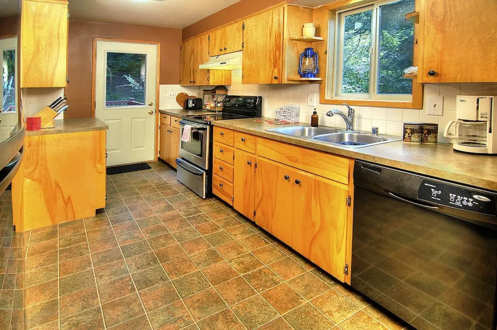 Ridge View Retreat - Three Bedroom Cabin with Hot Tub