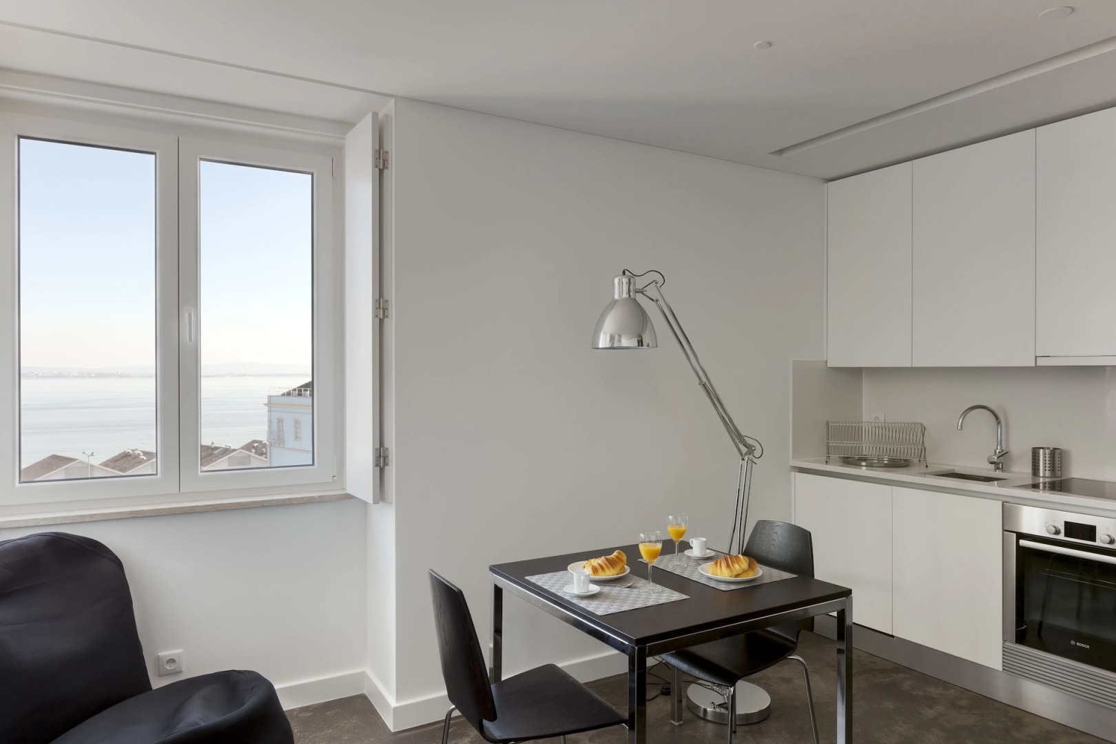 Hello Lisbon Santa Apolónia