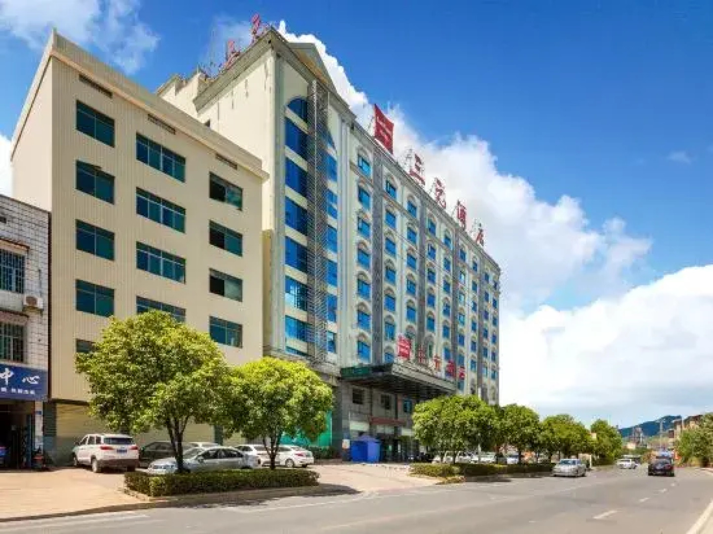 Sanyuan Hotel (Zixing Dongjiang Lake)