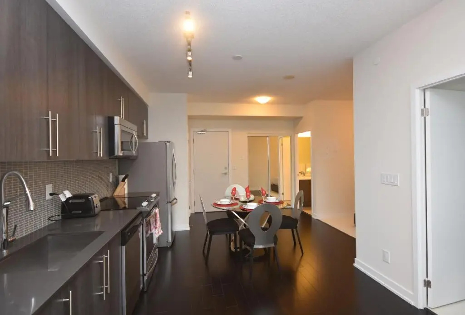 Royal Stays Furnished Apartments - Square One