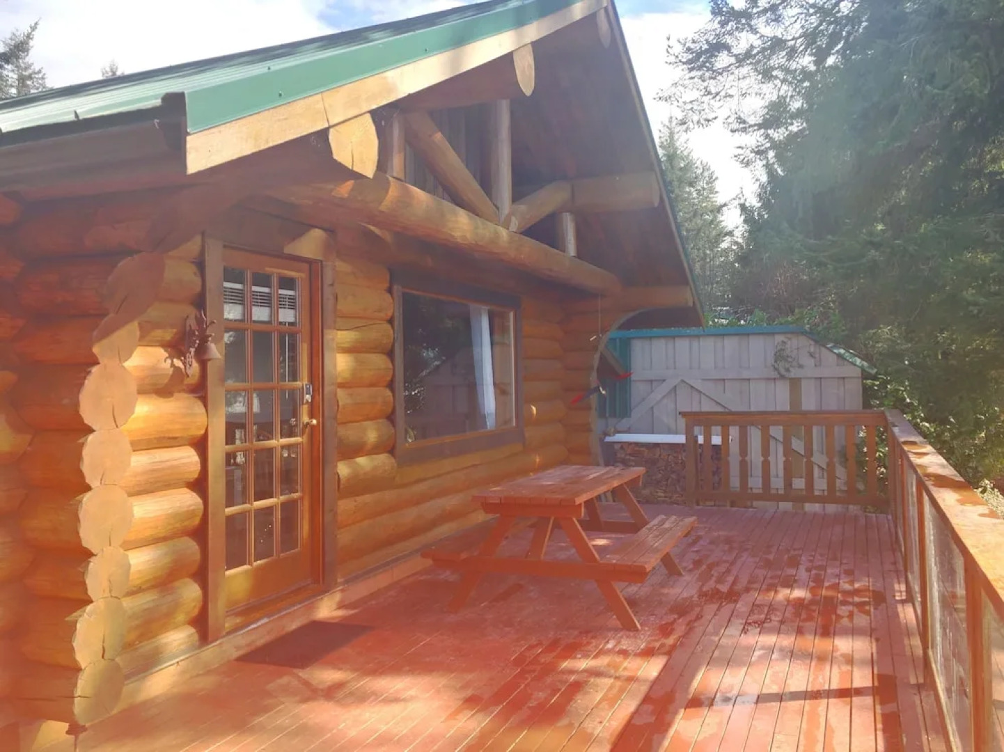 The Beach House Texada - Oceanfront Cabin