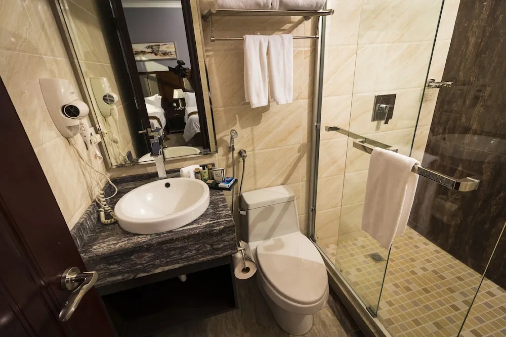 Hotel City Plaza & Suites