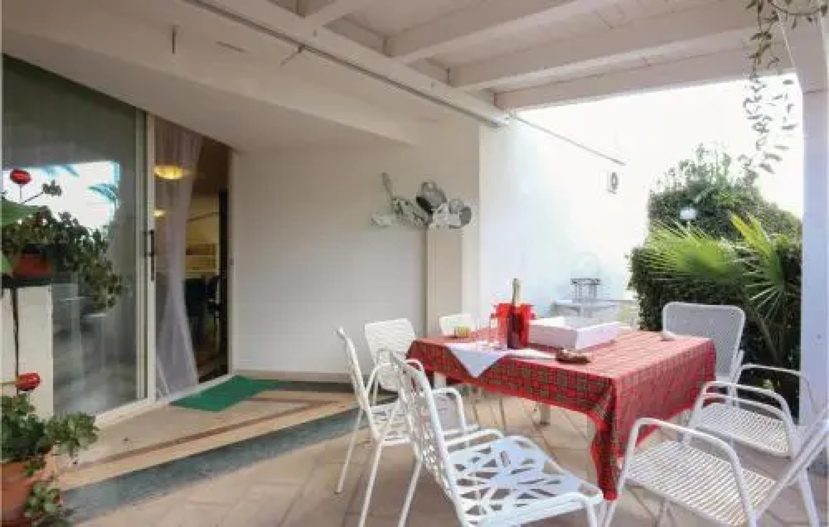 Four Bedroom Holiday Home in Vittoria