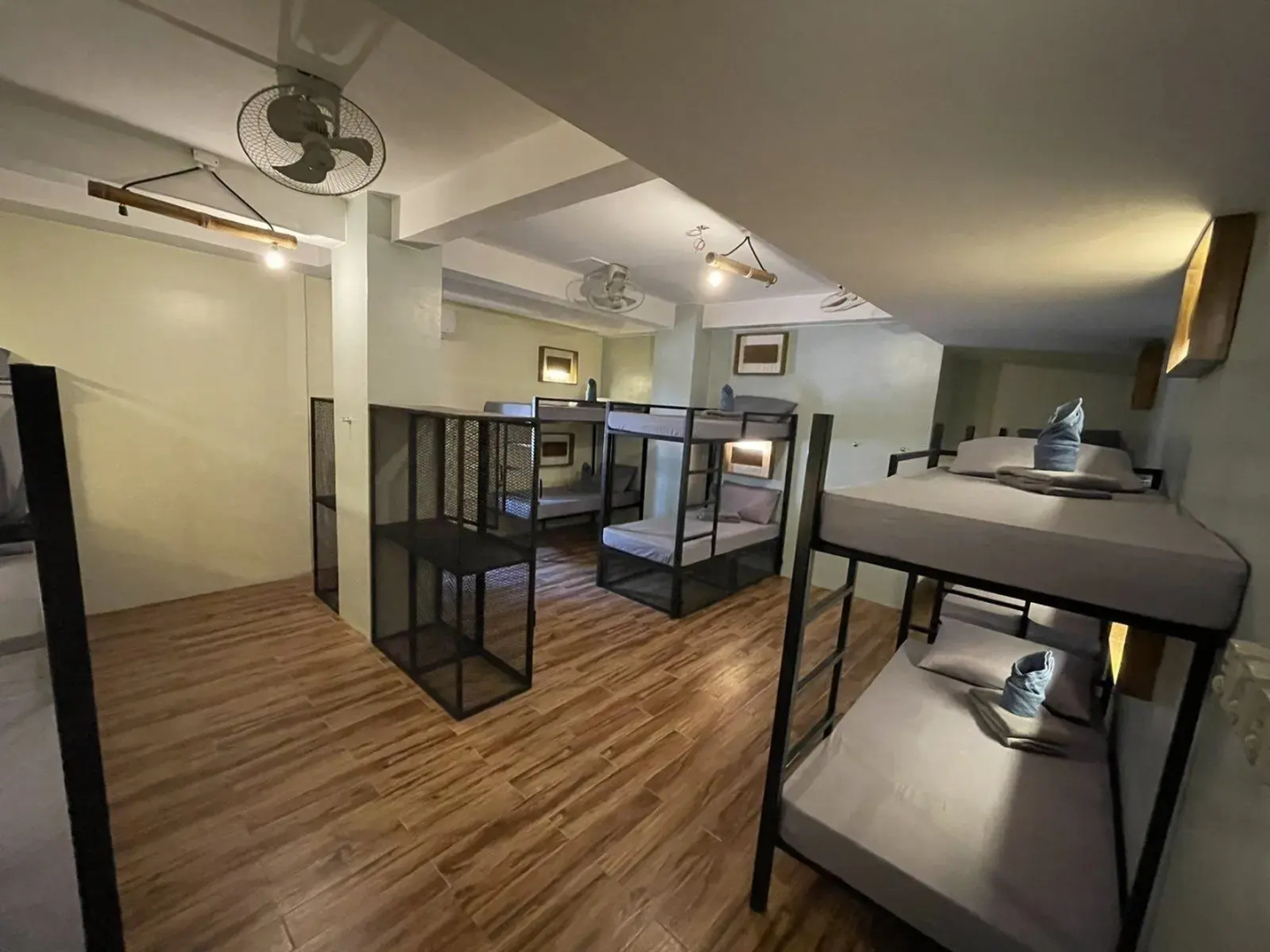 Outpost Hostel - Coron