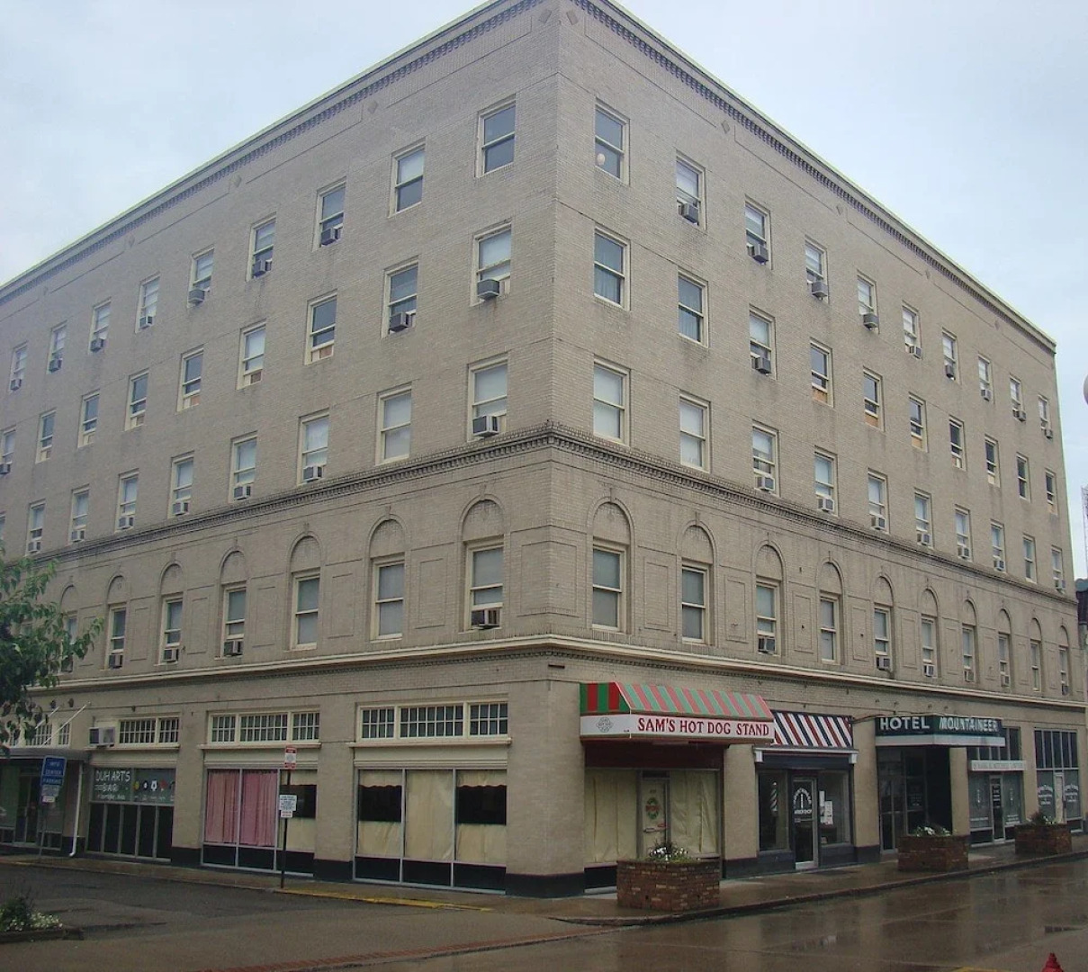 The Mountaineer Hotel
