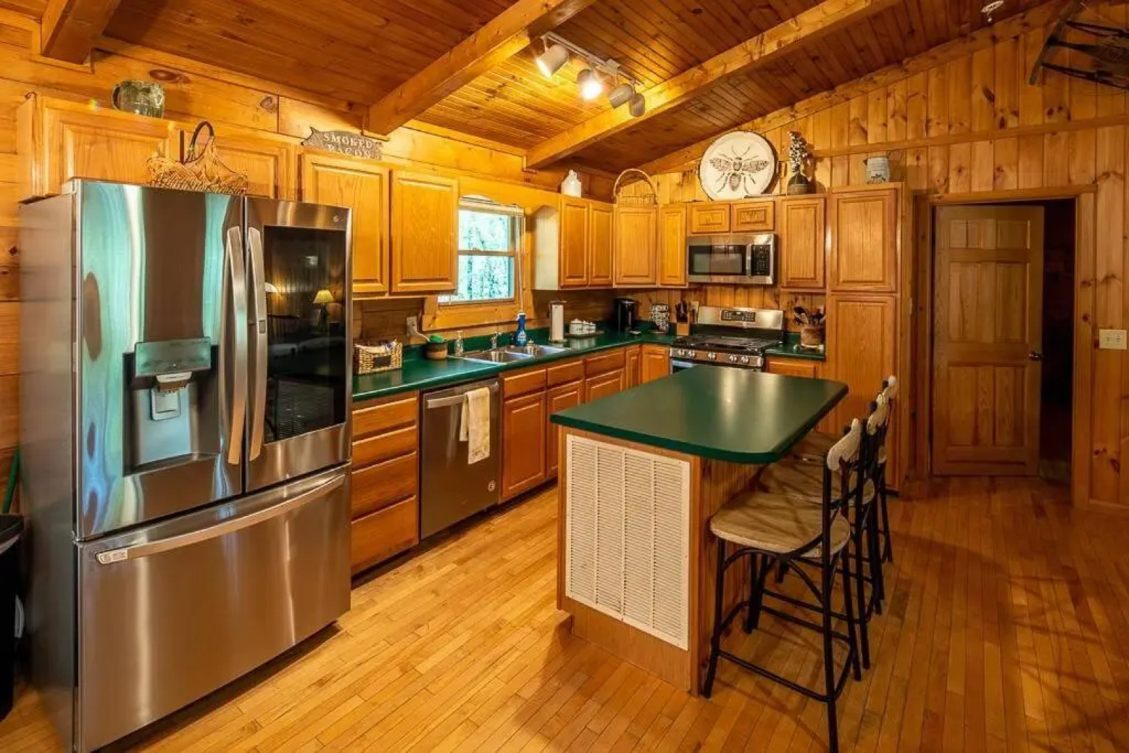 Cozy ‘Grey Fox’ Cabin Between Boone & Blowing Rock