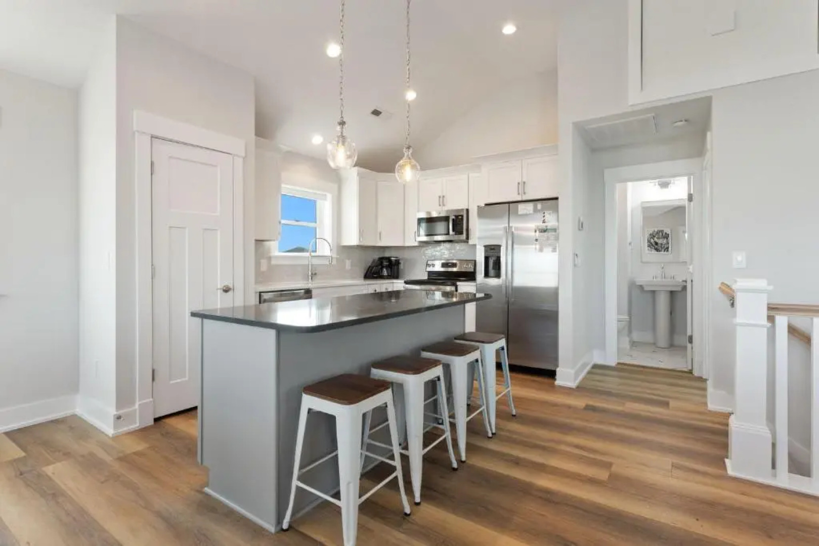 1688 Beach Wood 3 Min Walk to Beach