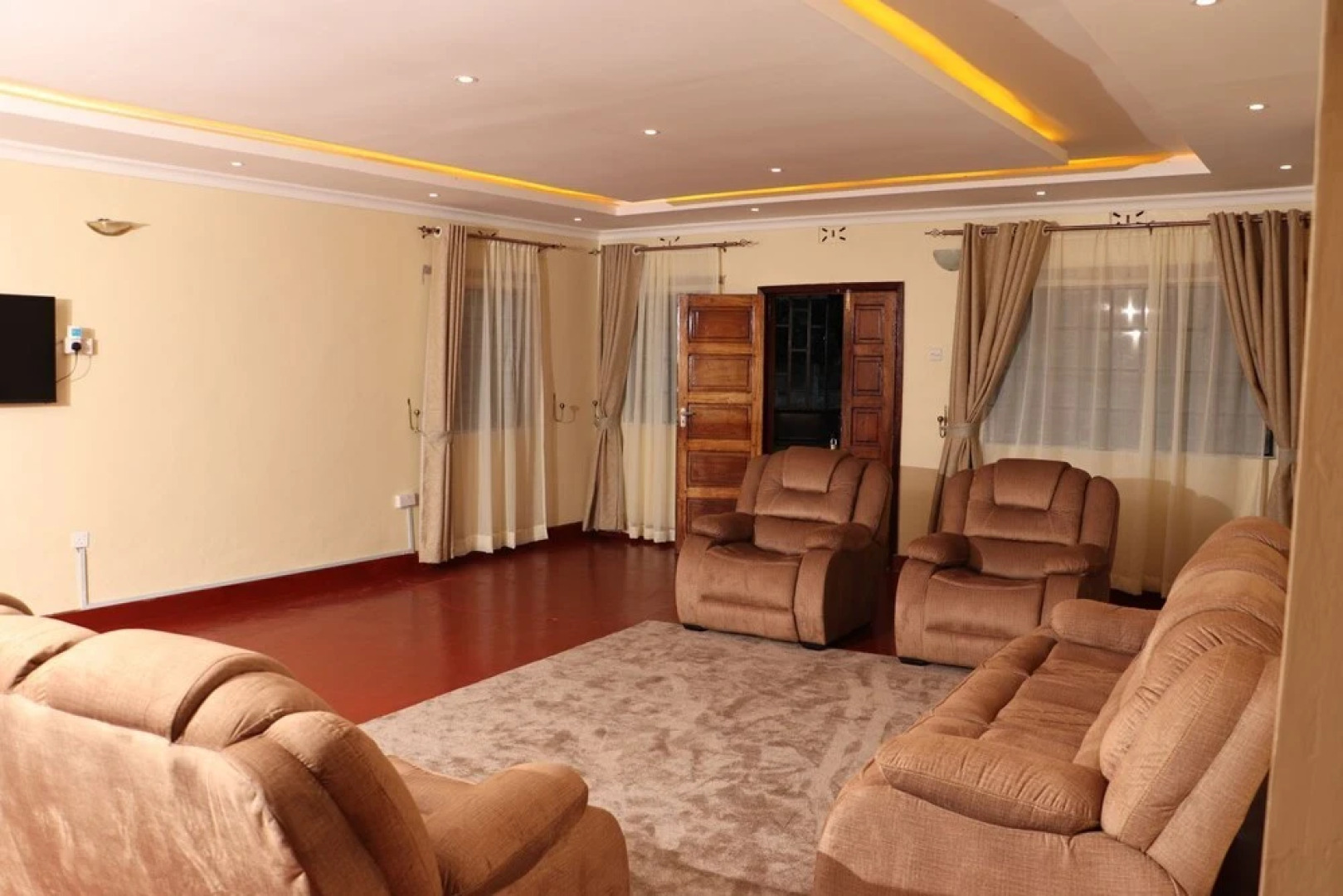 The Meru Manor is a Great Home set in Meru Town