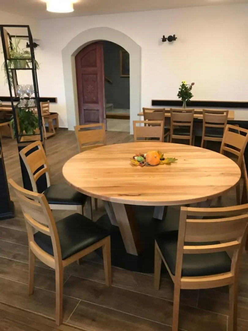 Apartments and rooms Tolc