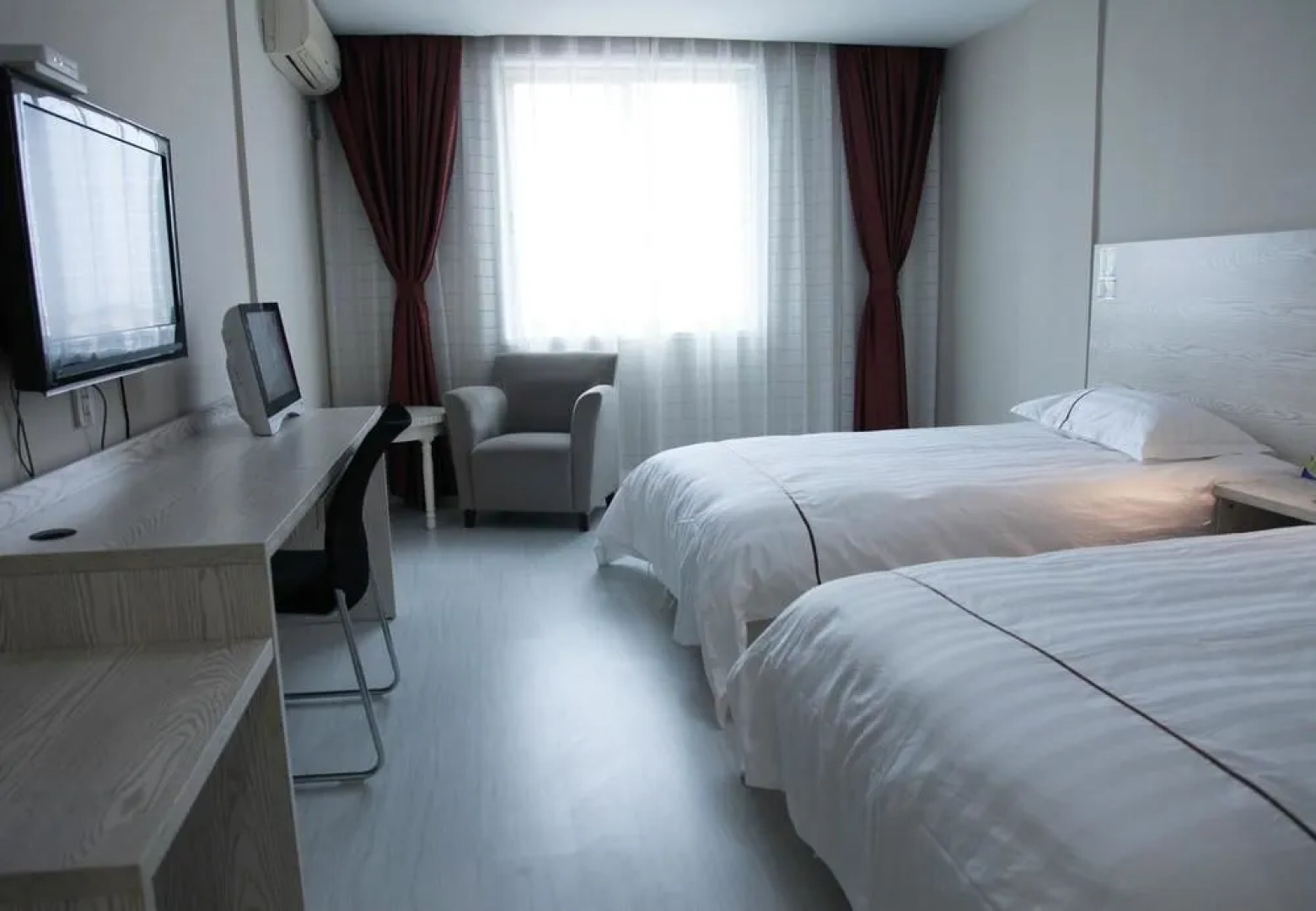 Huzhou Youyou Holiday Hotel