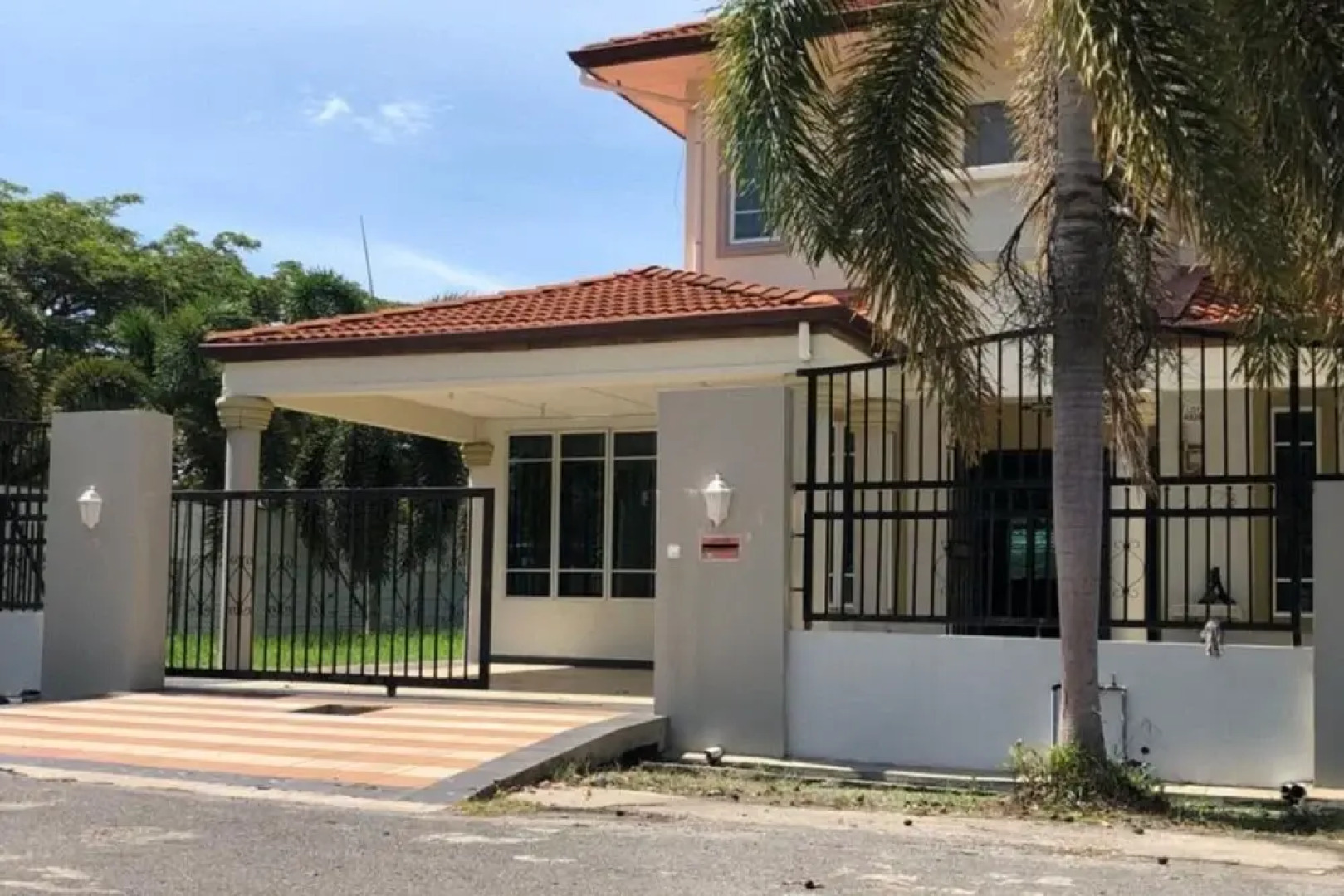 OYO 90342 Sena Home Homestay #828