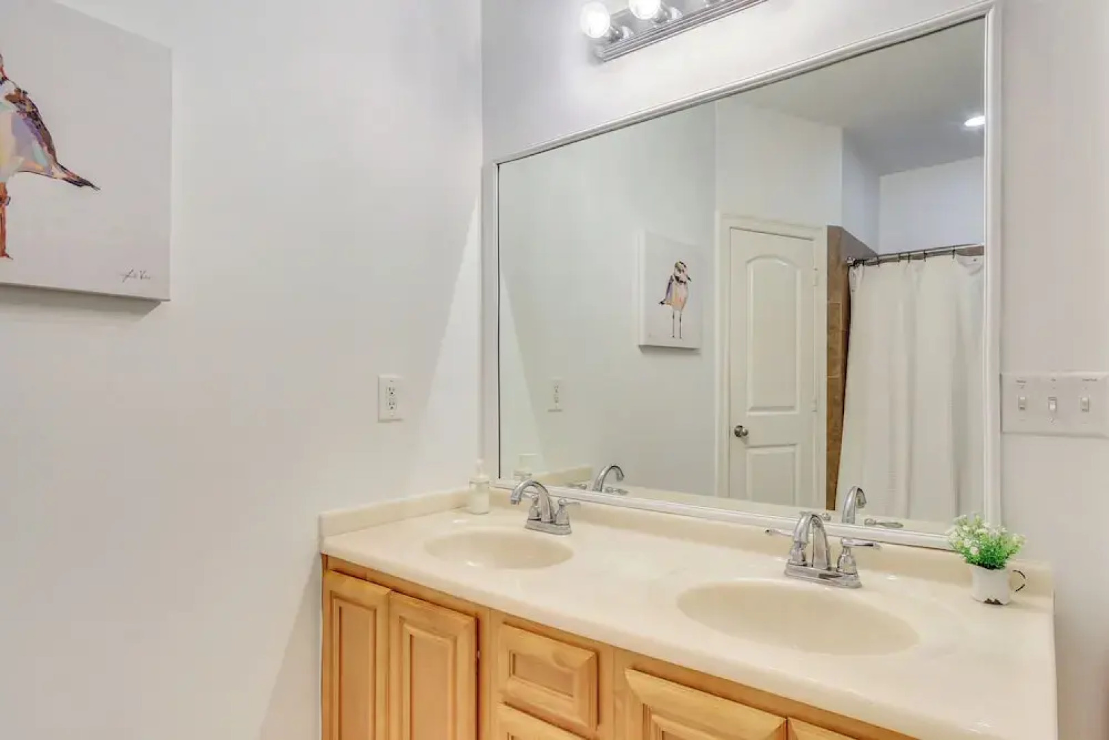 < 1 Mi to Beach - Home w/ Deck & Yard in Waveland!