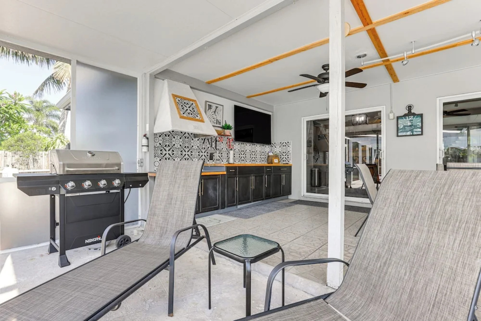 'tropical Landing' Stuart Home w/ Pool + Grill!