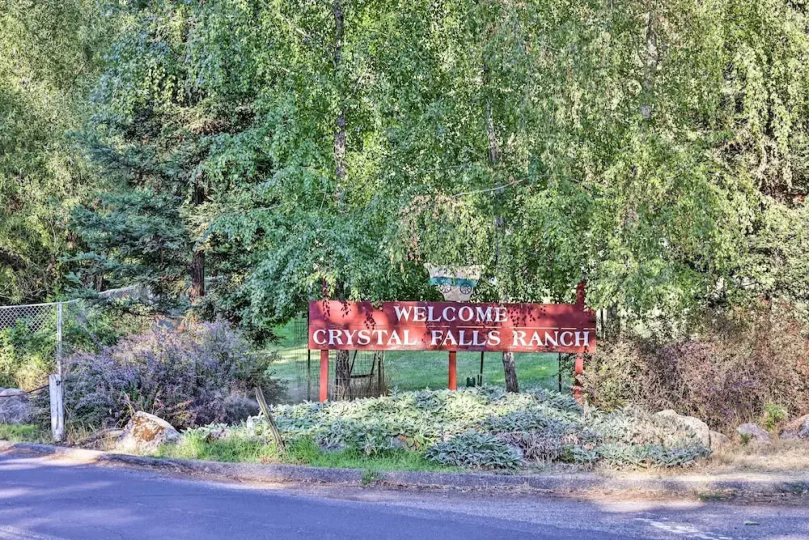 Game Room & Patio: Picturesque Home in Sonora