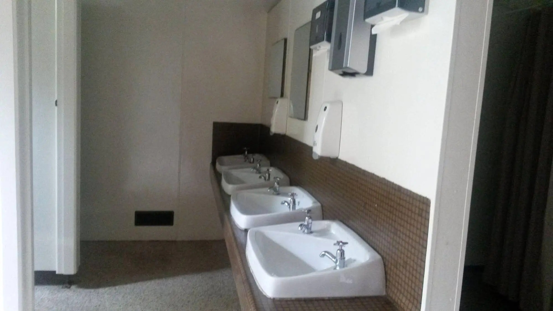 The Crossing Backpackers