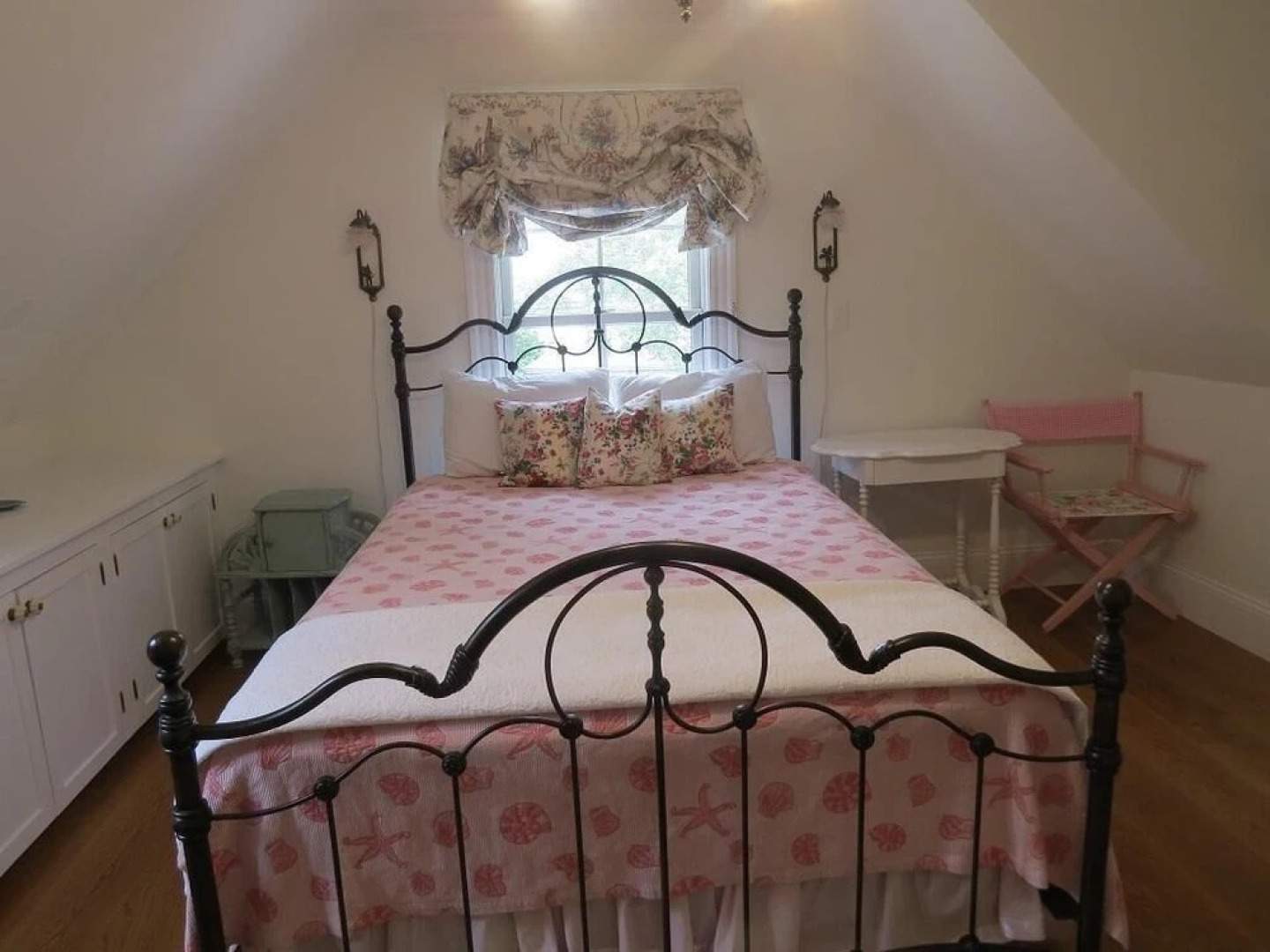 411 Stage Harbor Road - Six Bedroom House