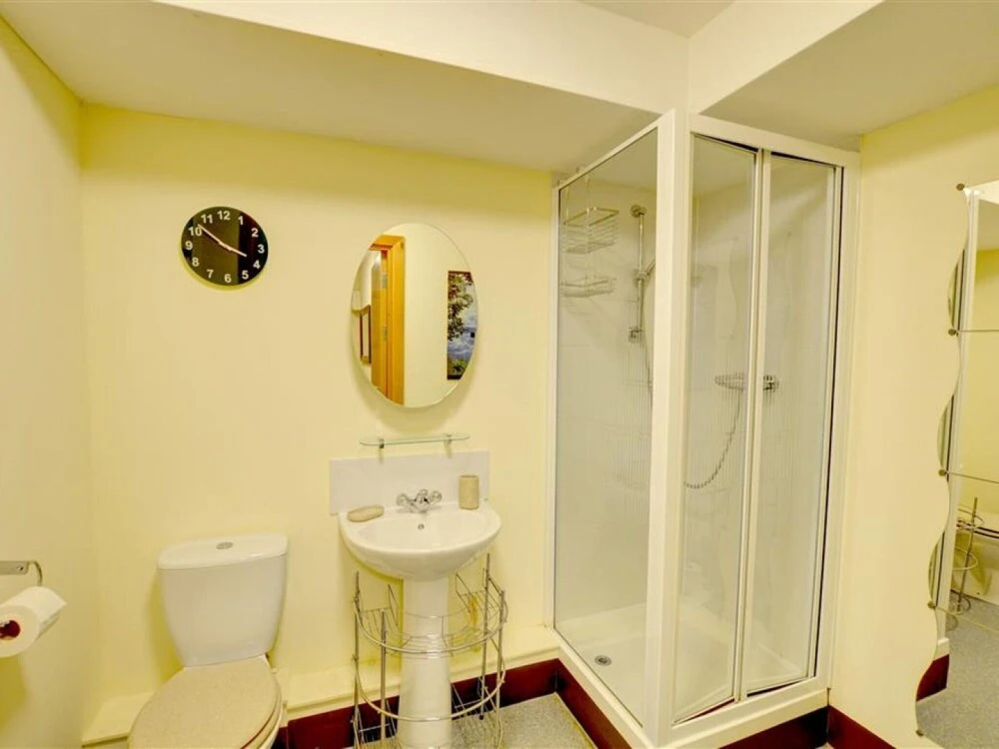 Modern Holiday Home in Milford Haven With Balcony