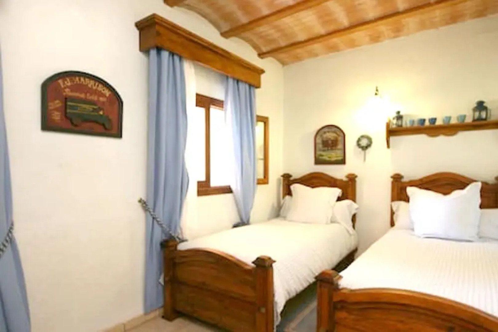 House With one Bedroom in Llubí, With Wonderful Mountain View, Shared Pool, Enclosed Garden Near the Beach