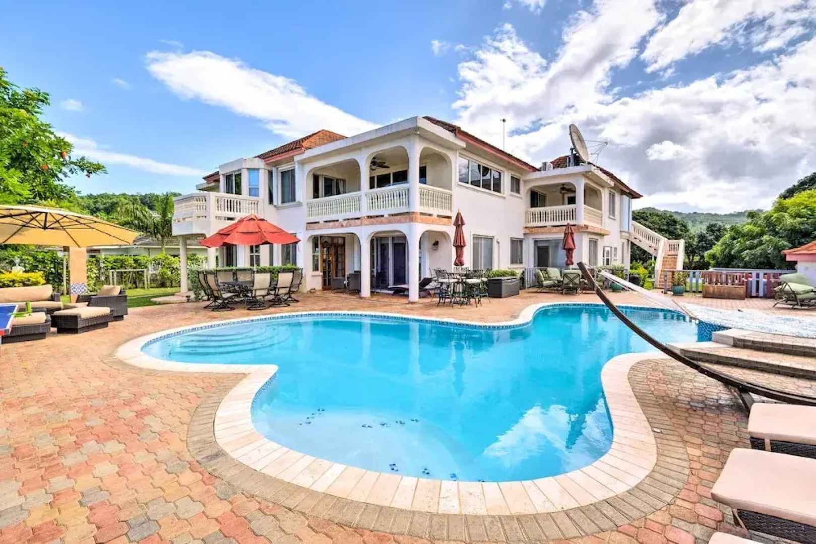 Oceanfront 'majestic Beach House' w/ Gym + Pool!