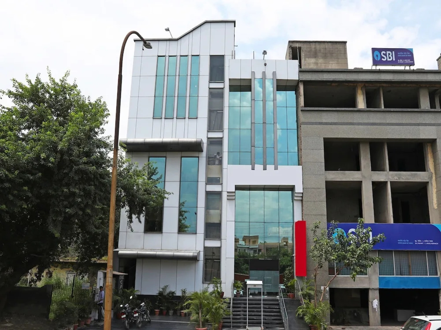 OYO Premium Jasola Apollo