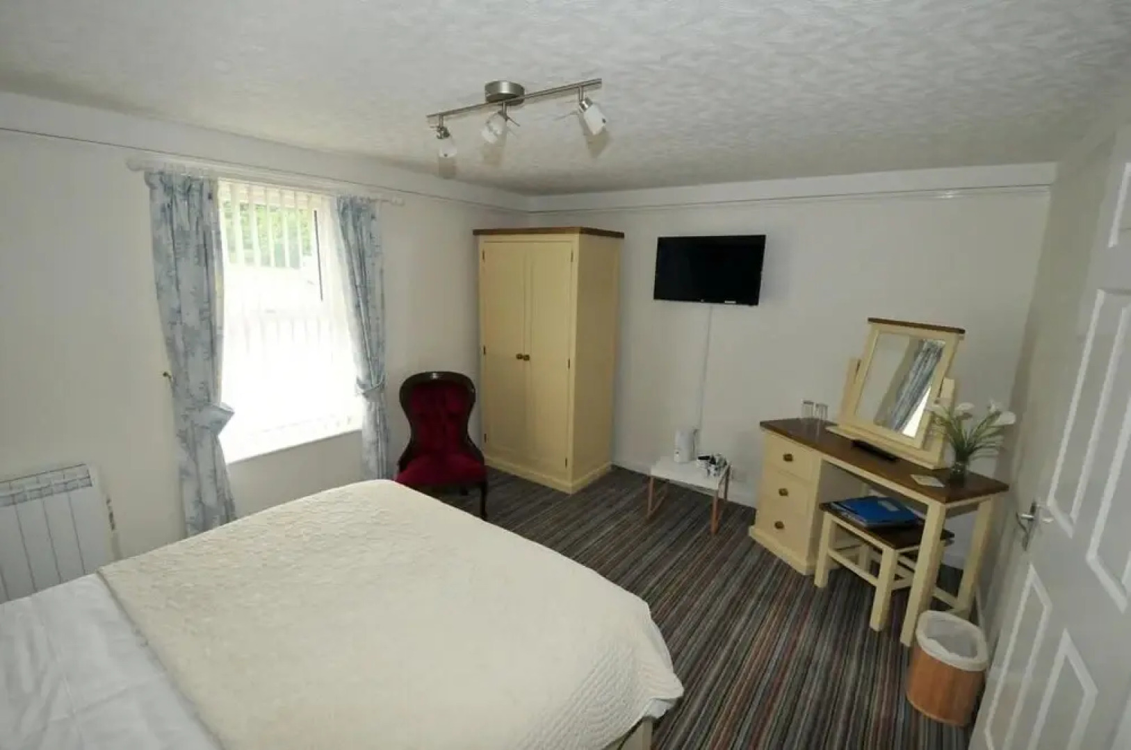 Treviglos Lodge Bed  Breakfast