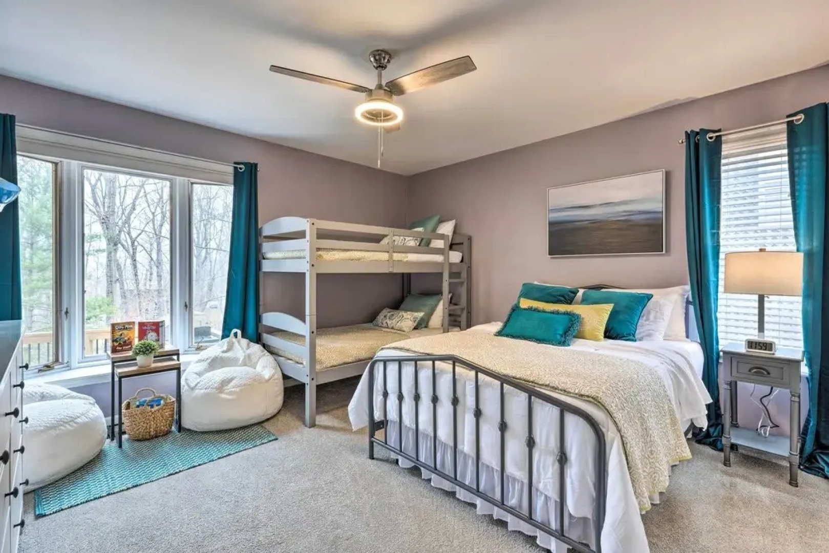 Modern Home: Deck, Bbq, Games, Fire Pit, & More!