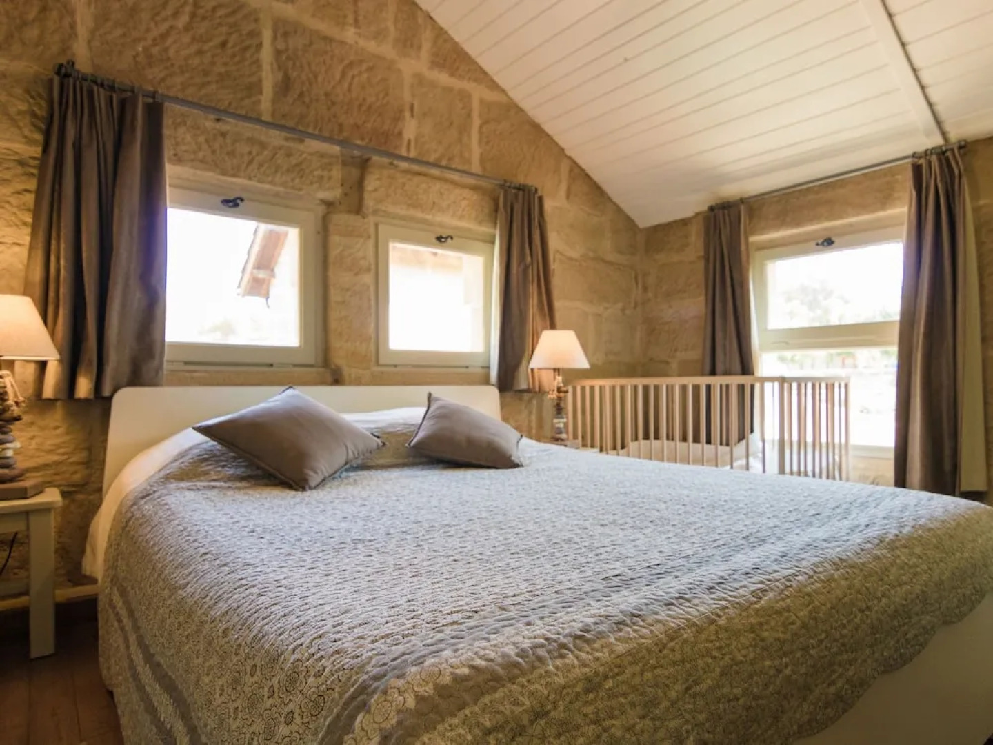 Lush Mansion in Lacapelle-marival With Jacuzzi