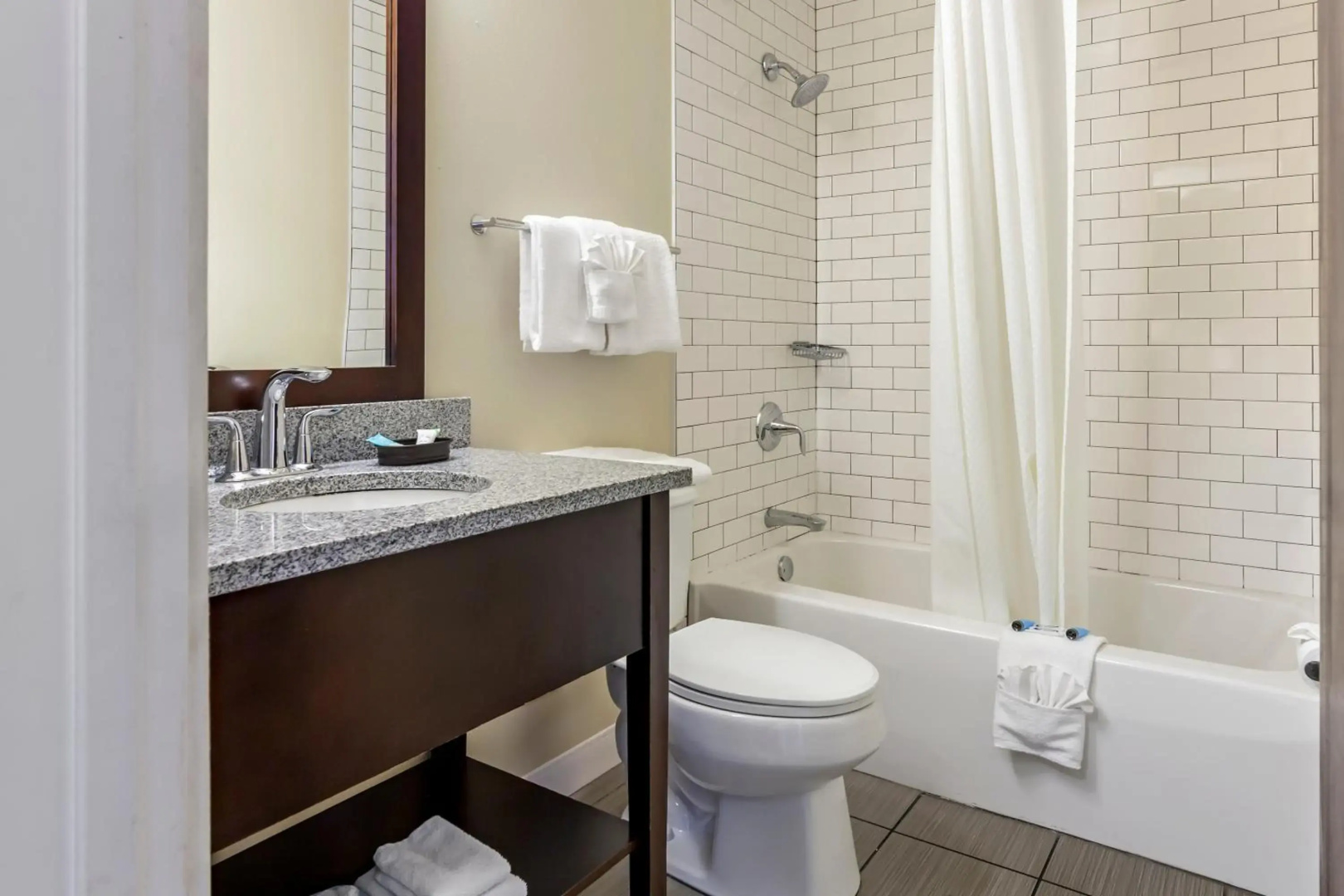 Polynesian Hotel & Suites Wisconsin Dells/Lake Delton