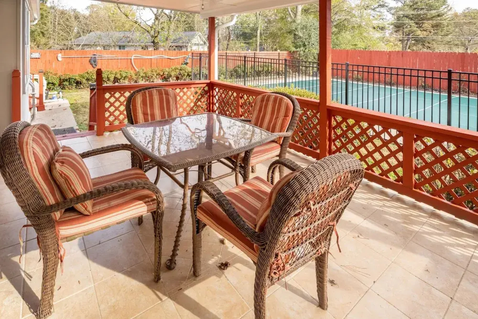 Private Pool Paradise 4 Bedroom Home by RedAwning