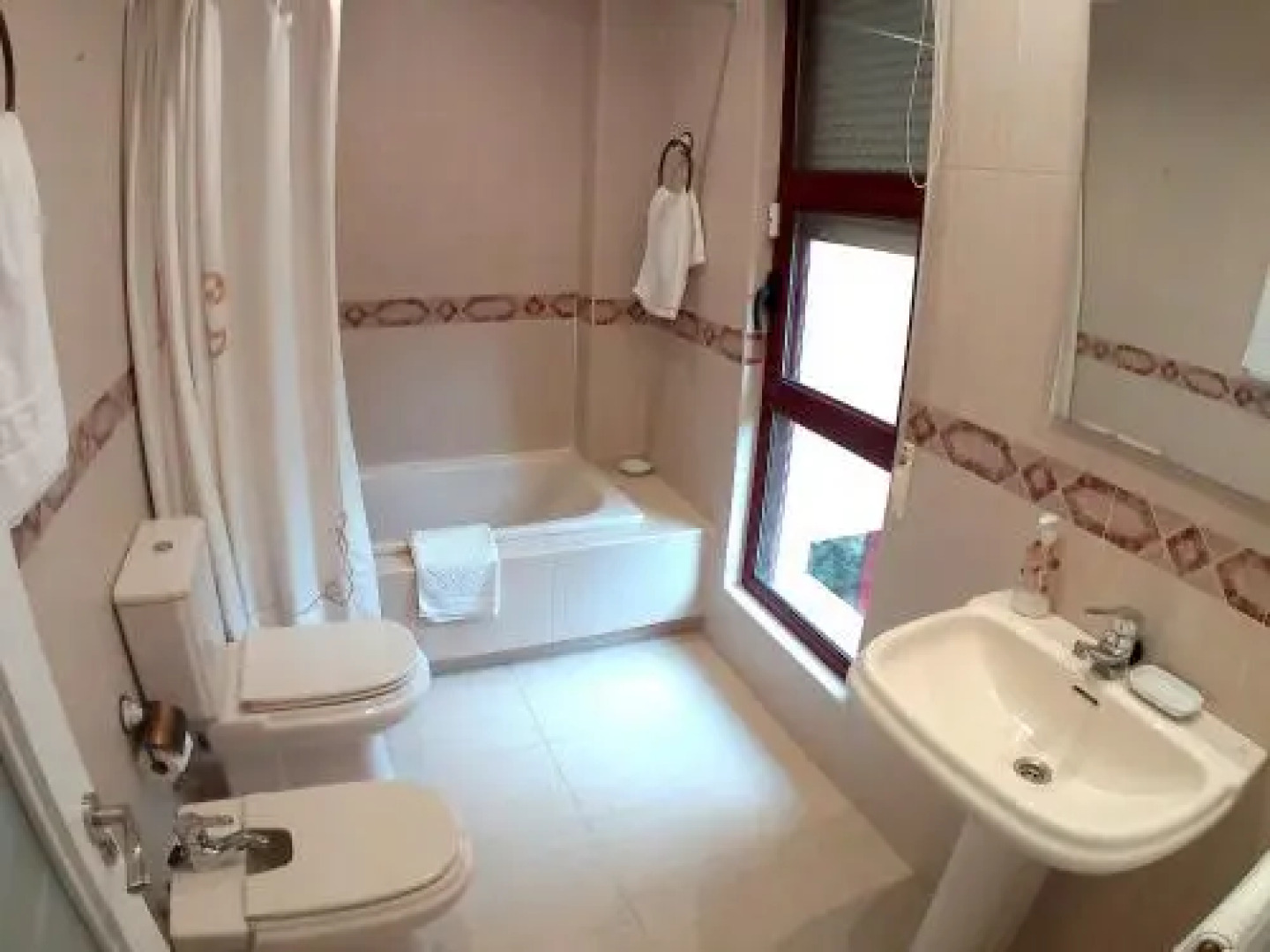 Somo Surfskate hostel