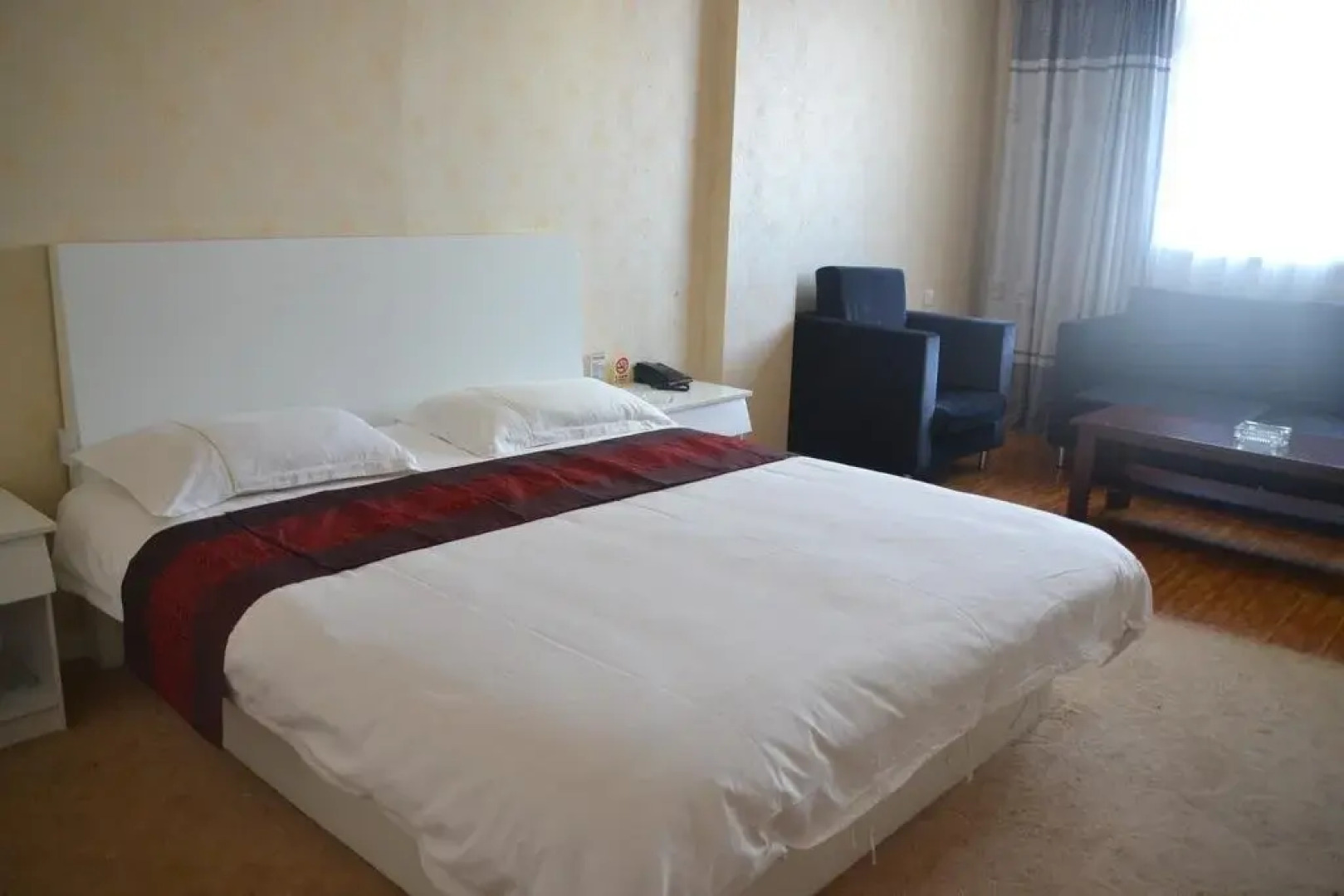 Yining Huarui Business Hotel