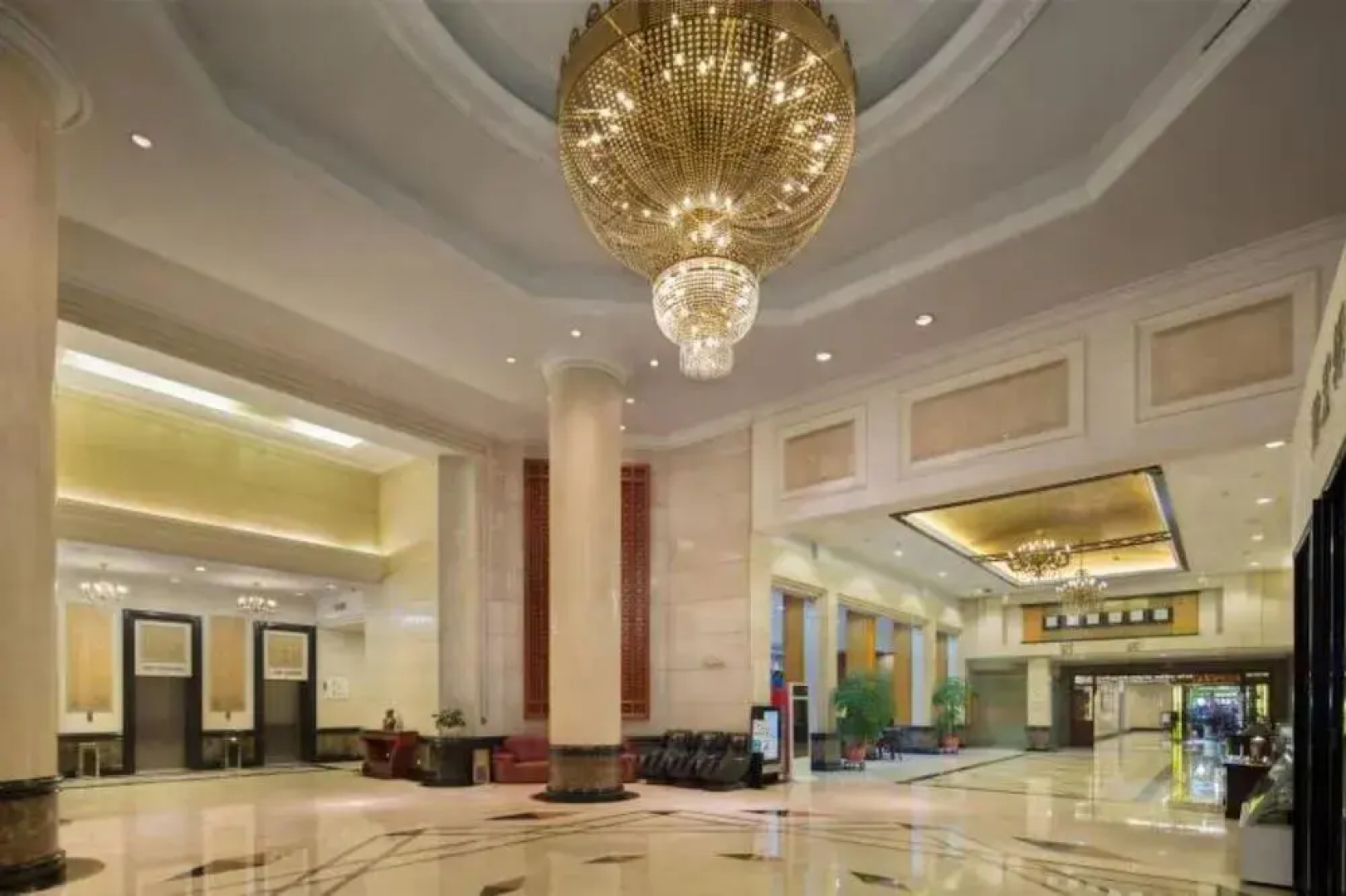 Lotus Huatian Hotel