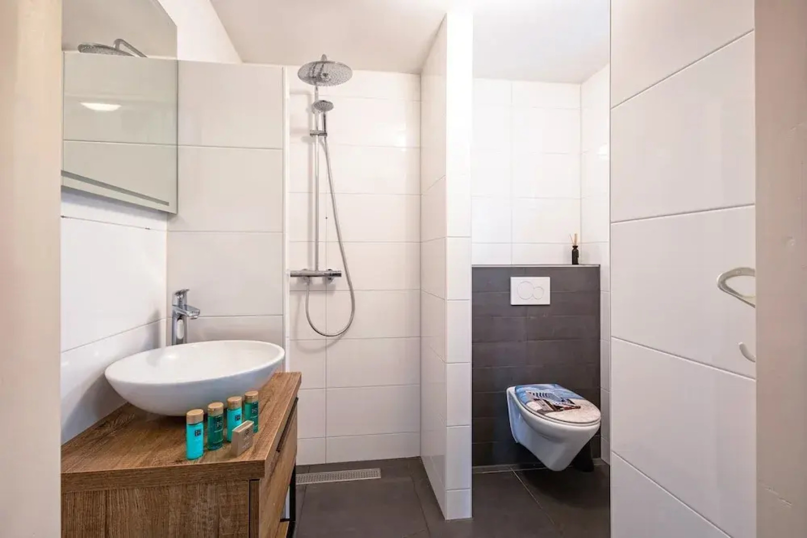 2 Cosy Homes With Wellness Garden