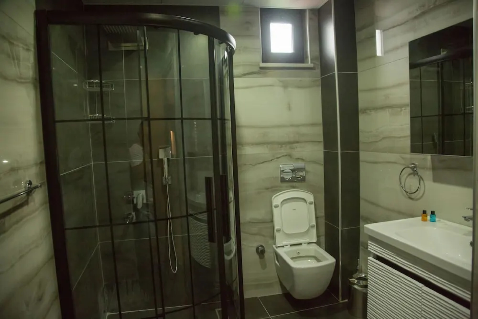 Ceneviz Suit Hotel