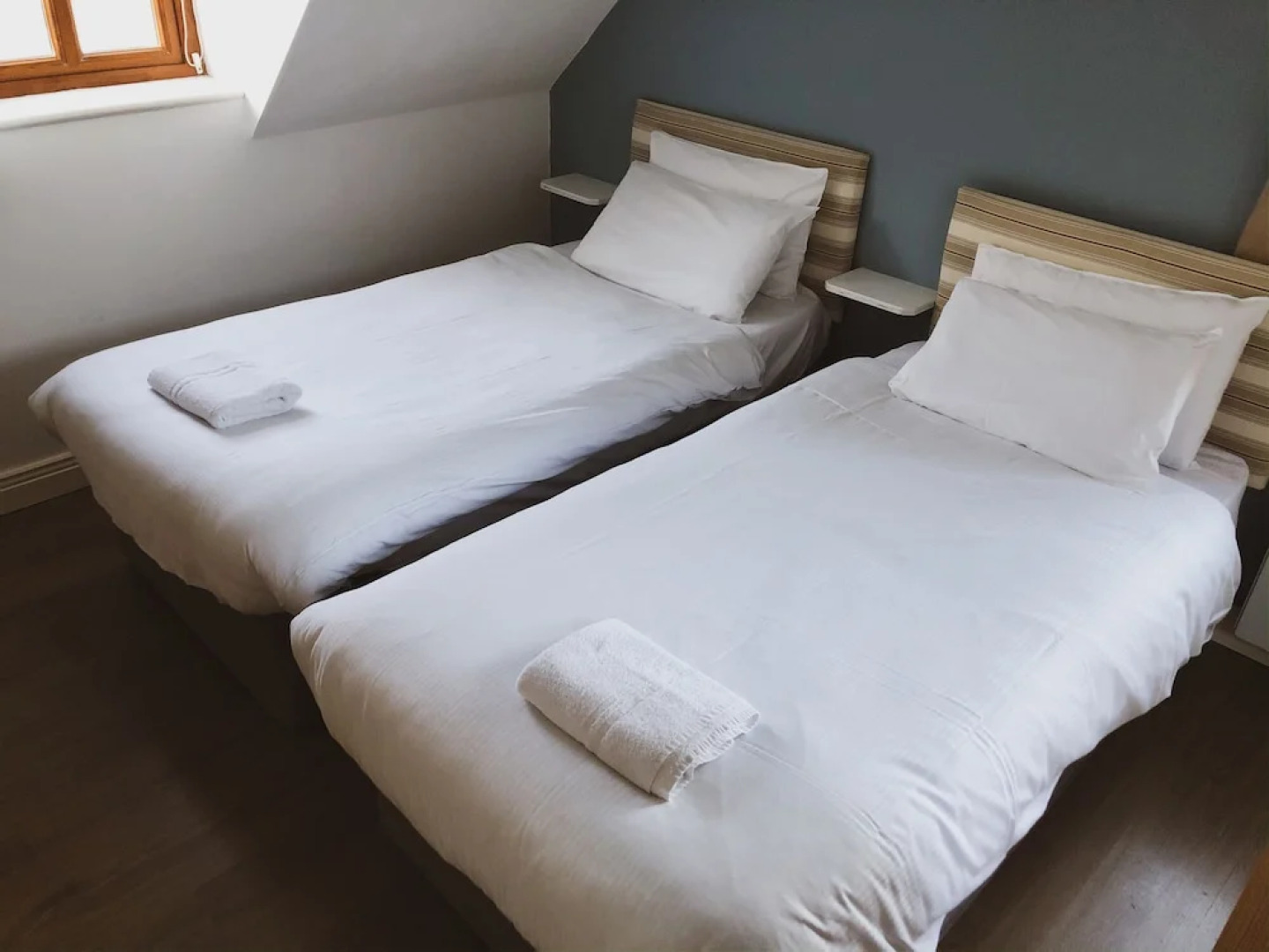 Hookless Holiday Homes