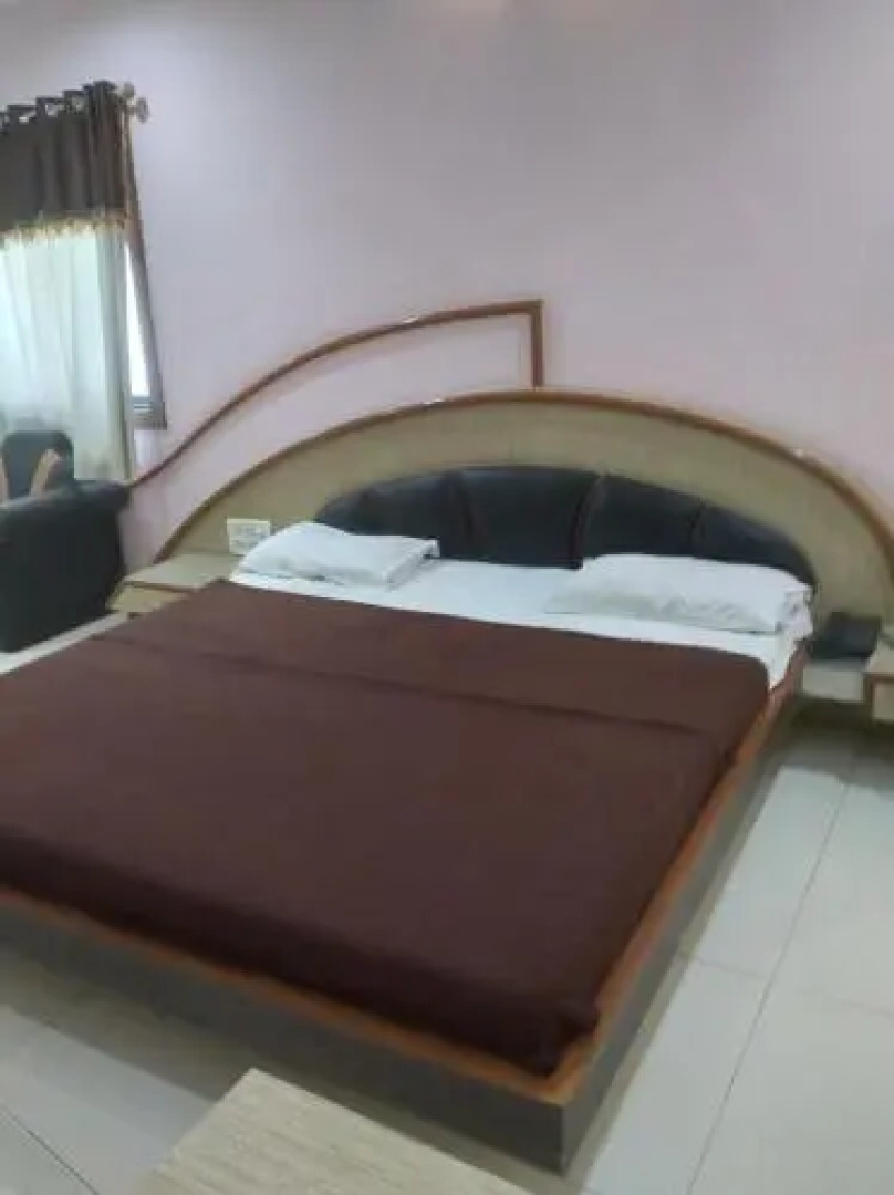 Capital O 82556 Hotel Pride