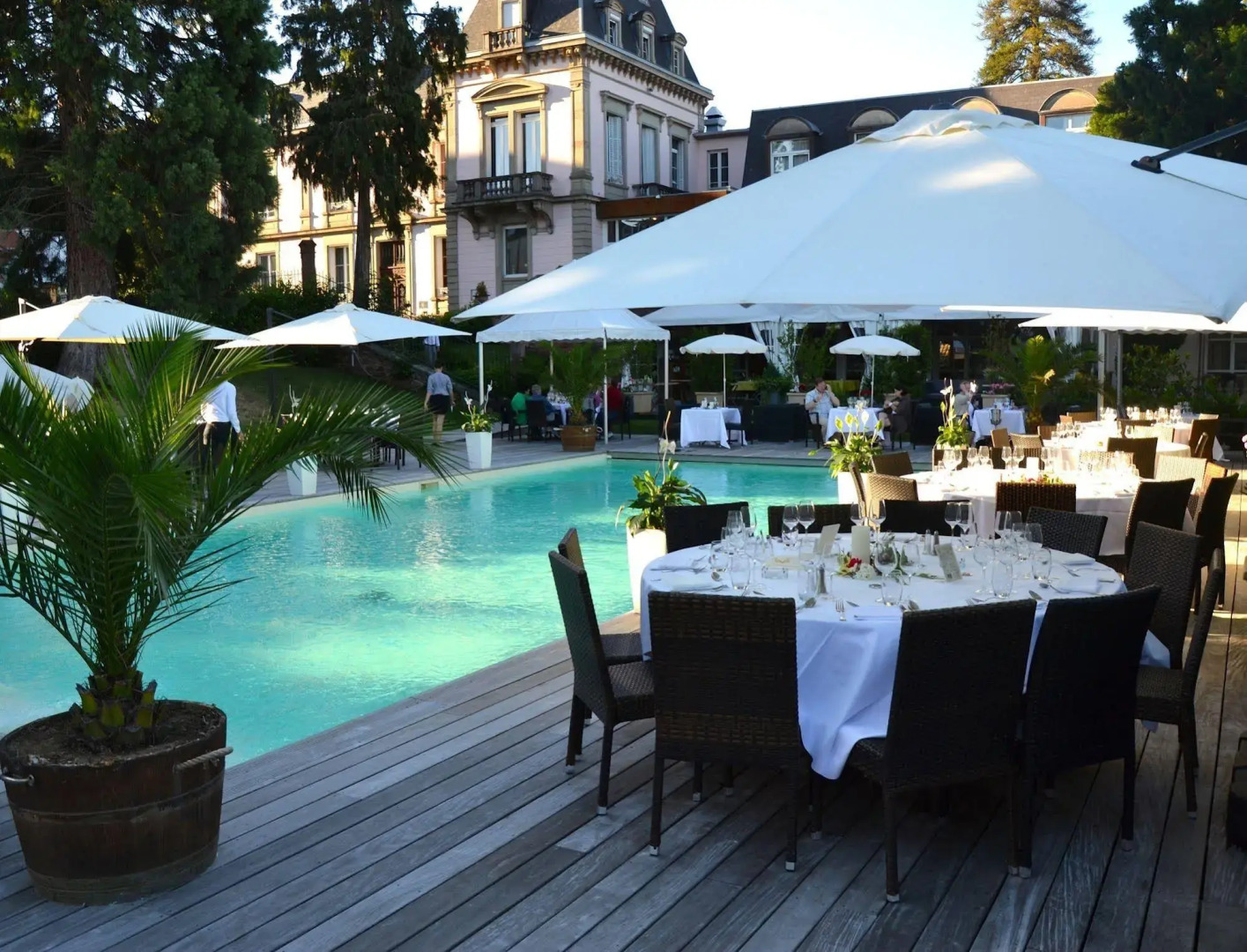 LE H - Hôtel & Restaurant