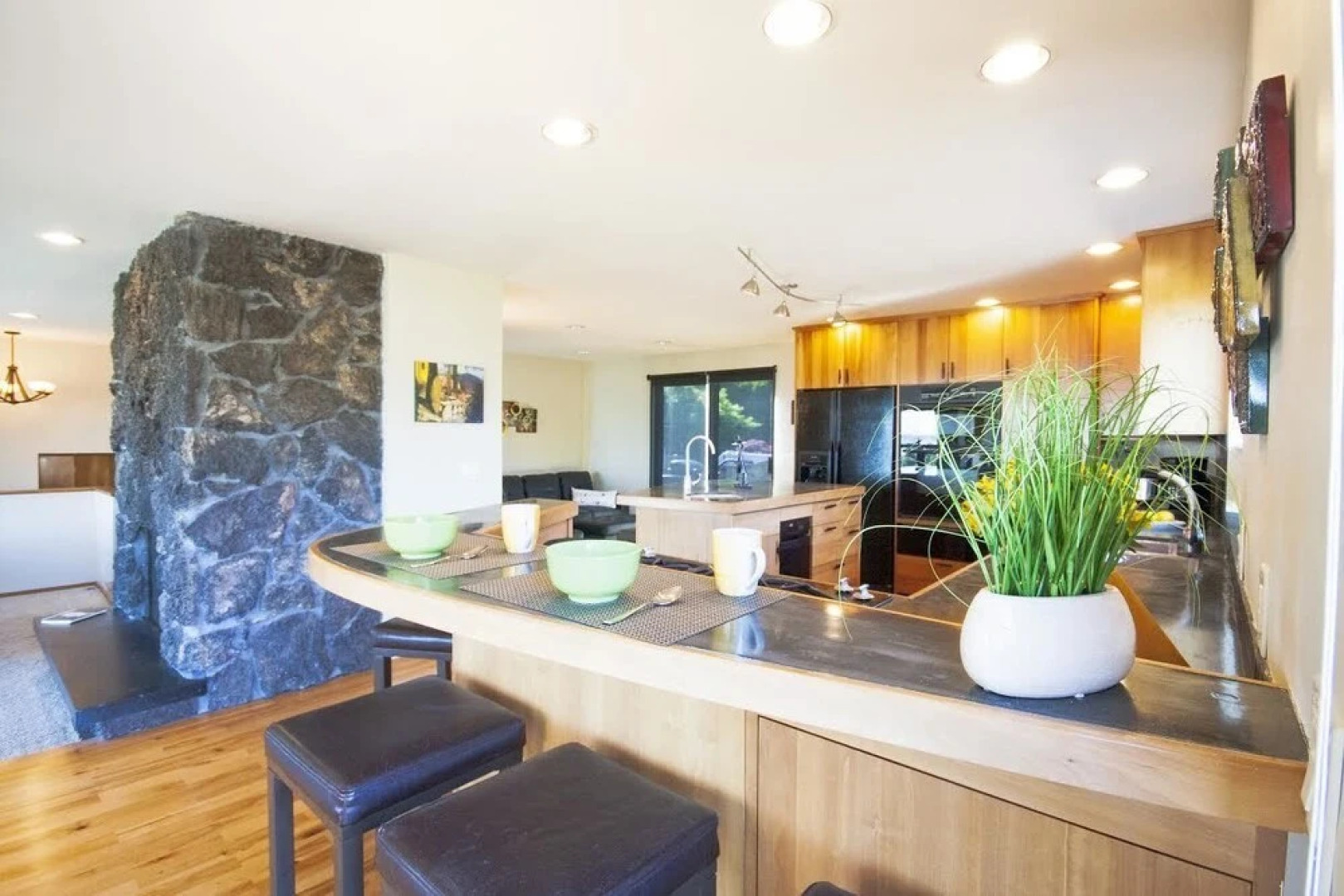 Terrace Place Guest House - Five Bedroom Home with Sea View