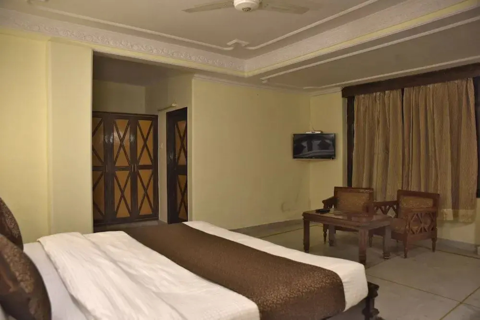 Hotel Swarn Palace by OYO Rooms