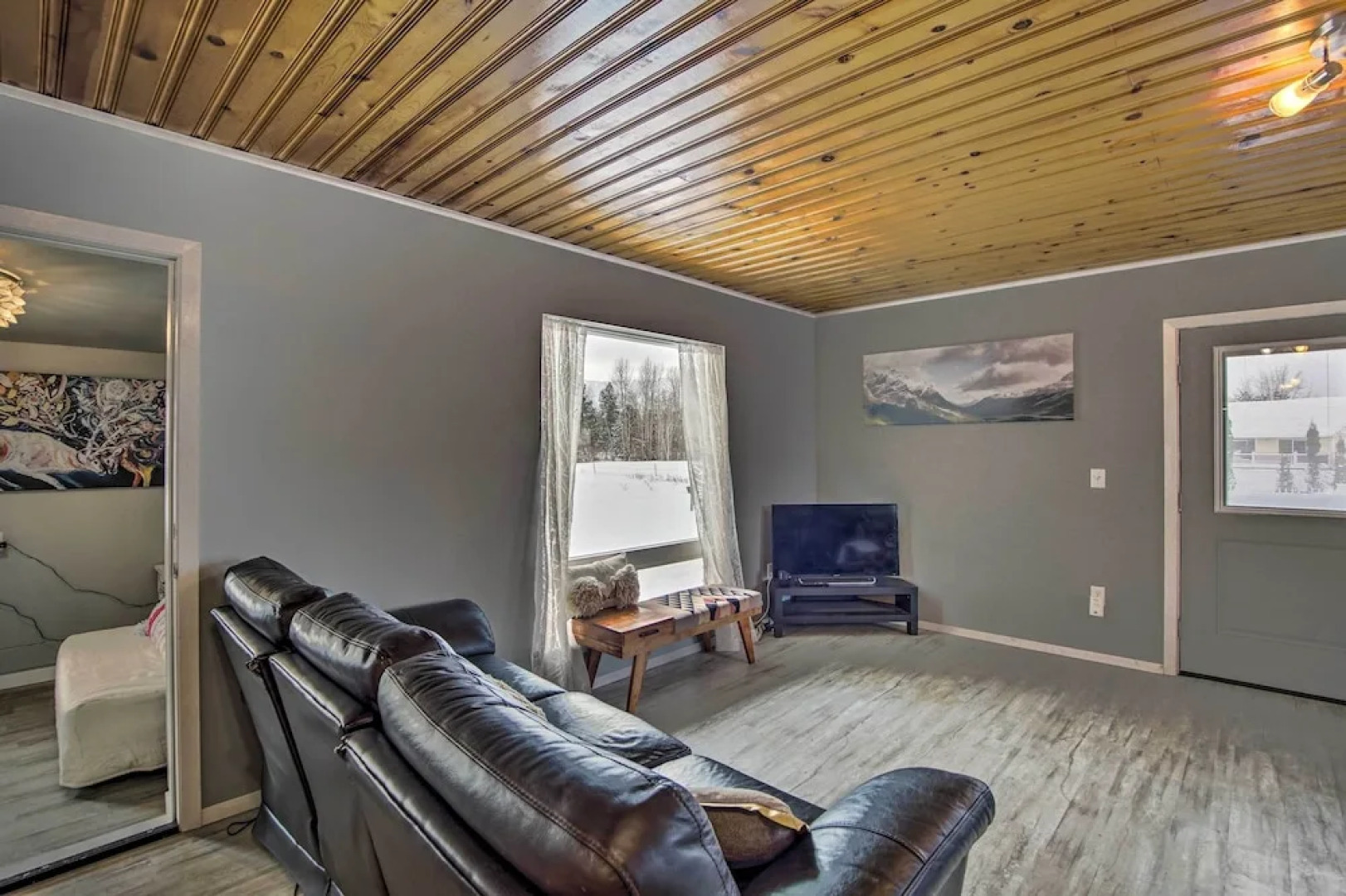 Cozy Cle Elum Cabin w/ 3 Acres & Stocked Pond