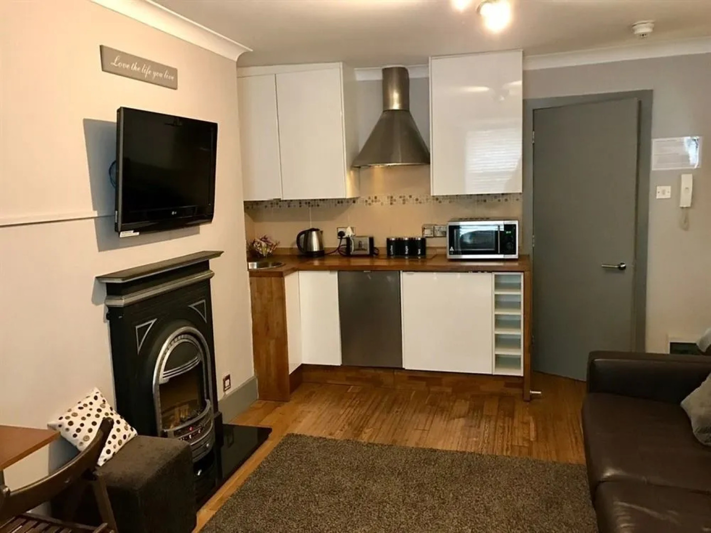 Ei8ht Brighton Apartments